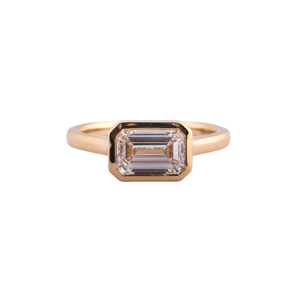 Côte East-West Emerald Bezel Ring — view 1
