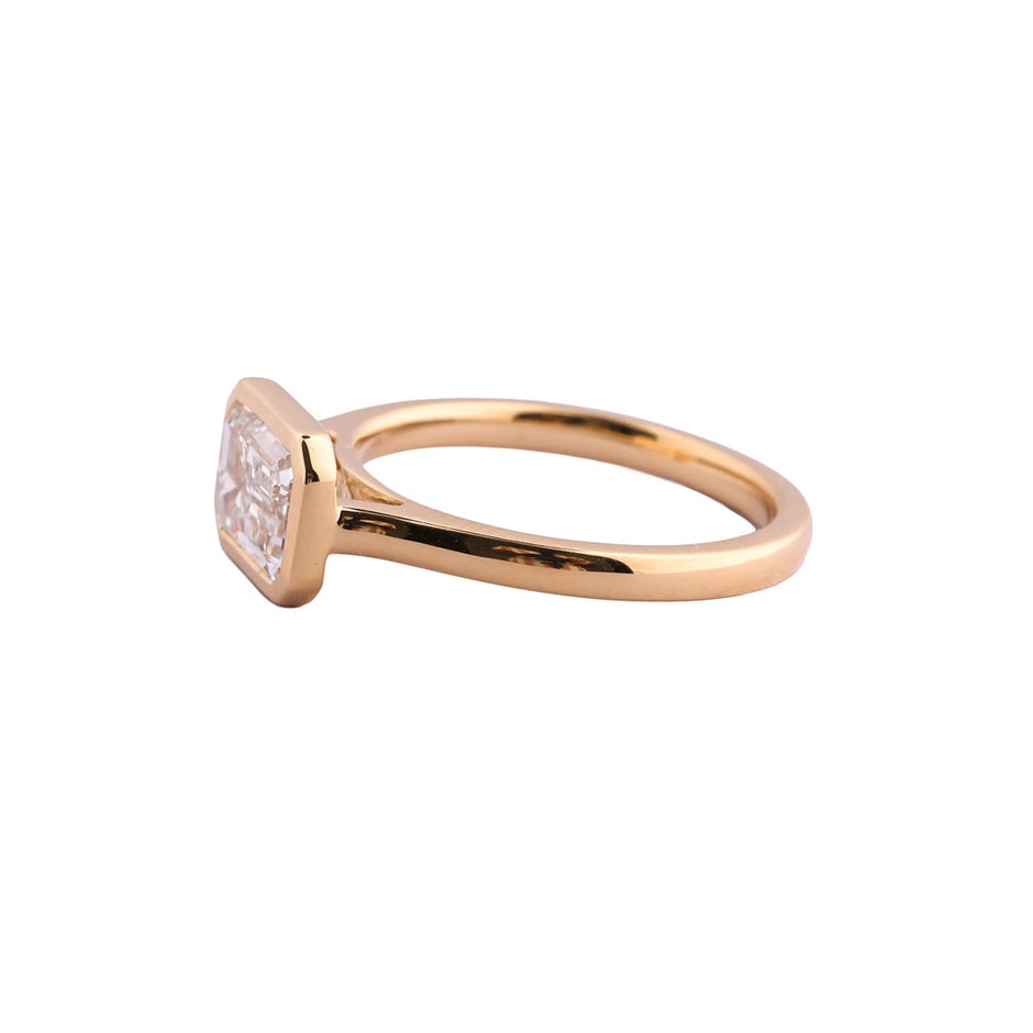 Côte East-West Emerald Bezel Ring — view 2