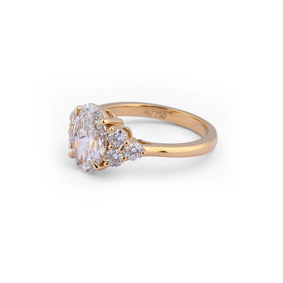Oval-centre lab-grown diamond ring with round side accents - design VLR-1916