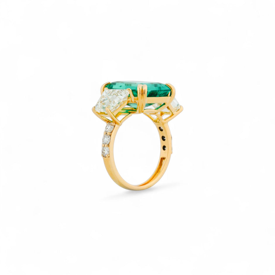 Emerald-Cut Colombian Green Lab Gemstone Ring with Trapezoid & Round Lab Diamonds
