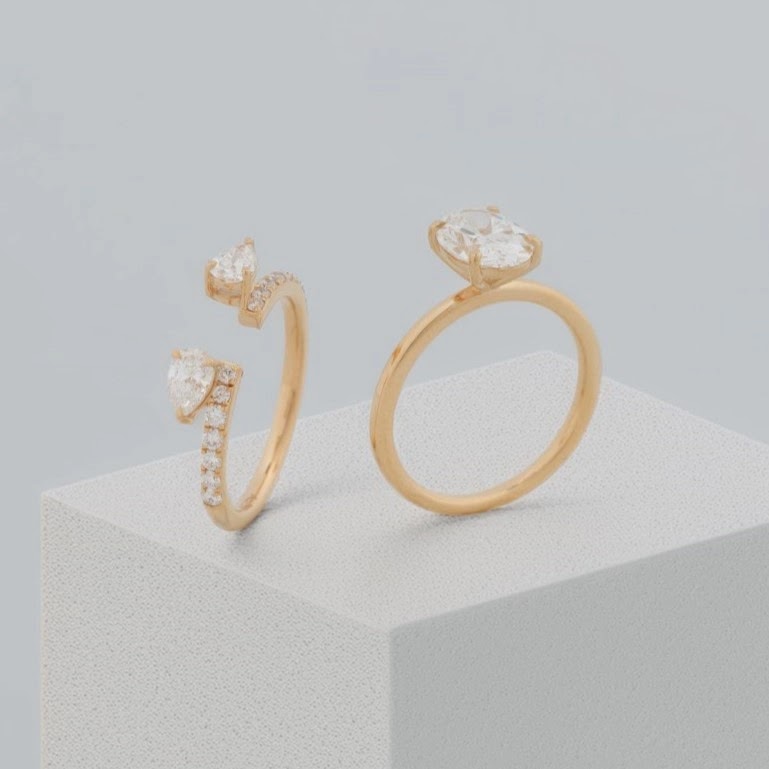 Elowen Oval Solitaire Contour Ring Set — profile view