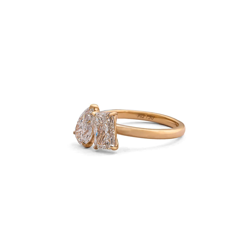 Duet Pear & Radiant Toi et Moi Ring — profile view