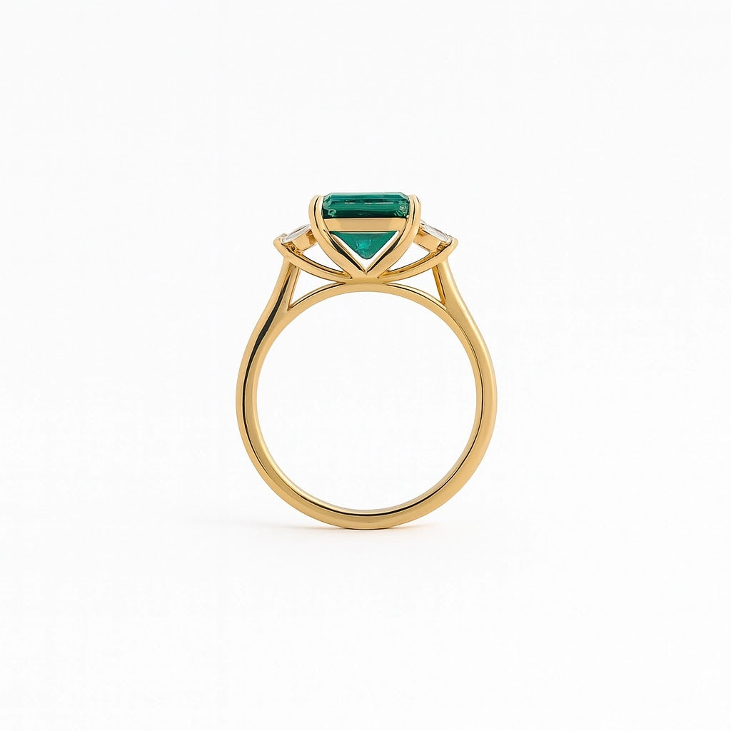 Oval Emerald and Diamond-Shoulder Ring - detail view