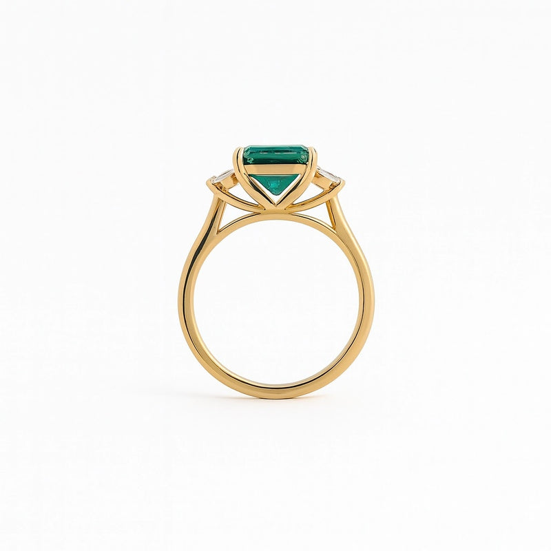 Oval Emerald and Diamond-Shoulder Ring - detail view