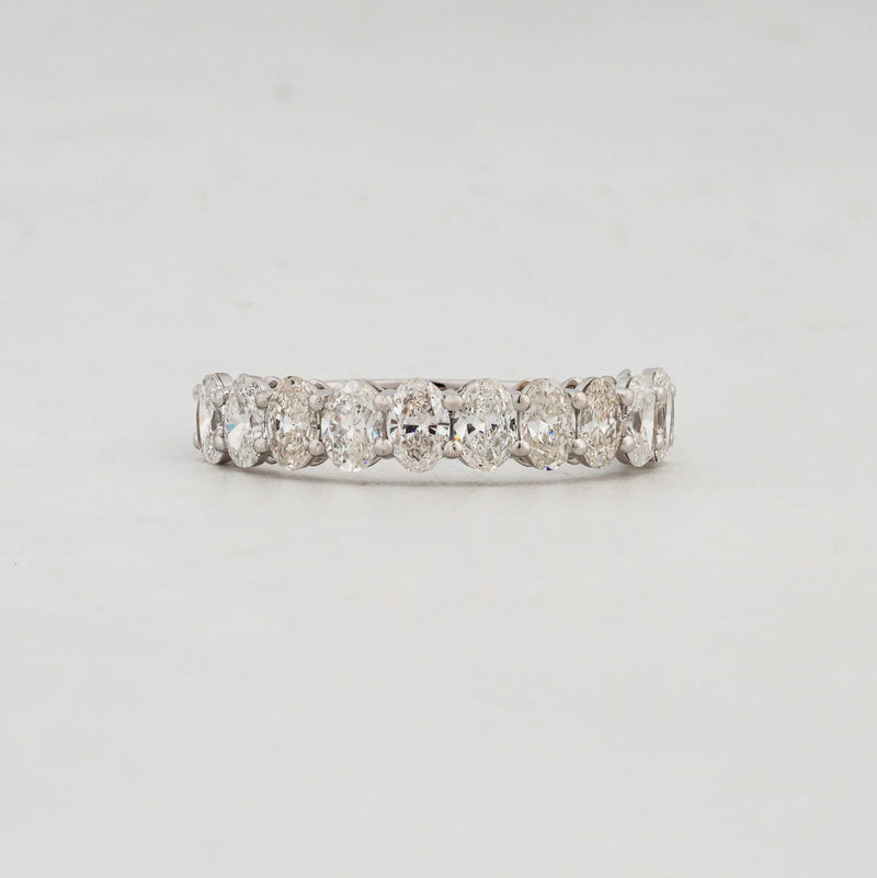 Lumina Graduated Round Diamond Band — front view