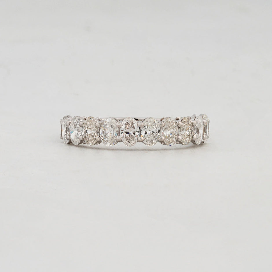 Lumina Graduated Round Diamond Band — front view