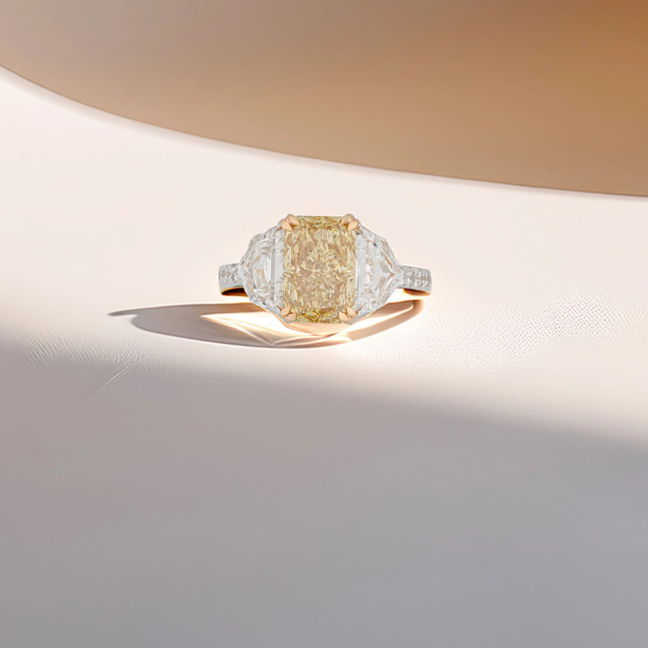 Soleia Fancy Radiant Trapezoid-Side Ring — front view