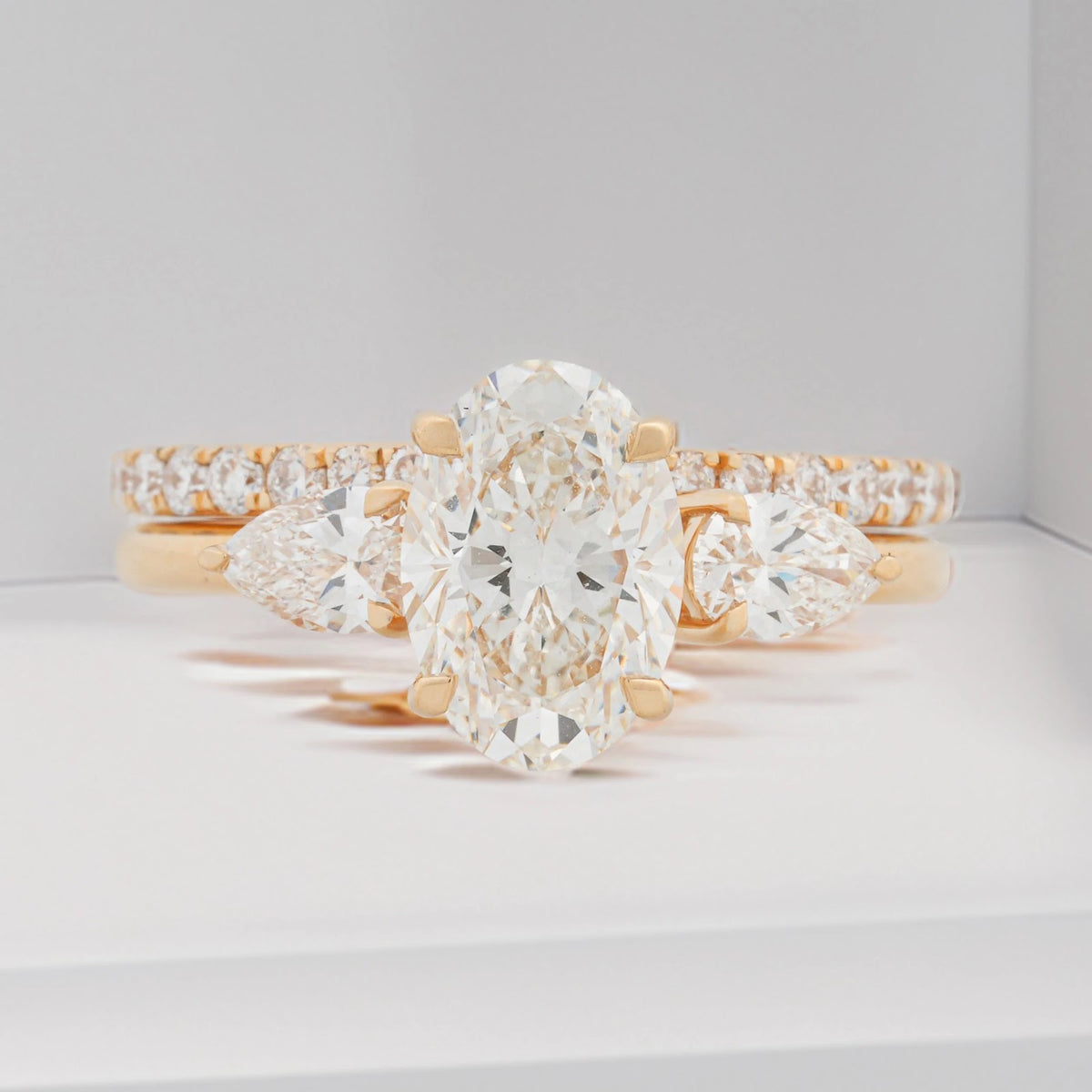 Elowen Oval Solitaire Contour Ring Set — front view