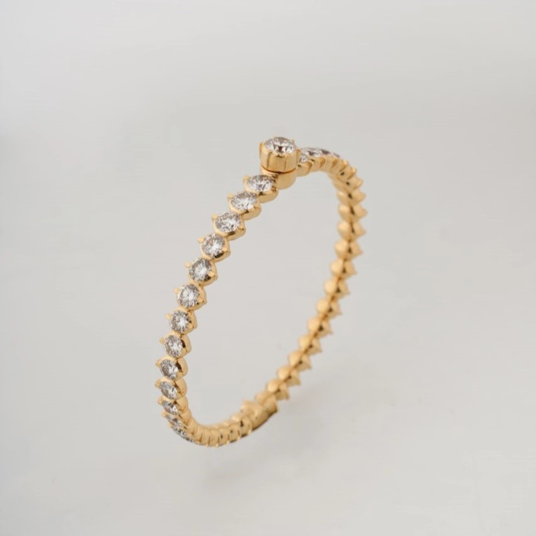 19.89 Ct Round Lab-Grown Diamond Bangle — view 1