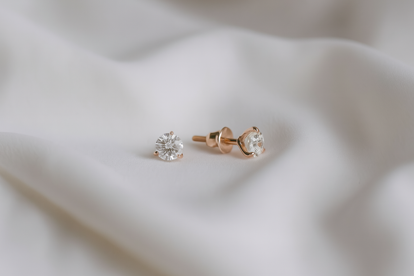 20 Cent Sparkle Lab Diamond Studs – Perfect Rakhi Gift for Sister