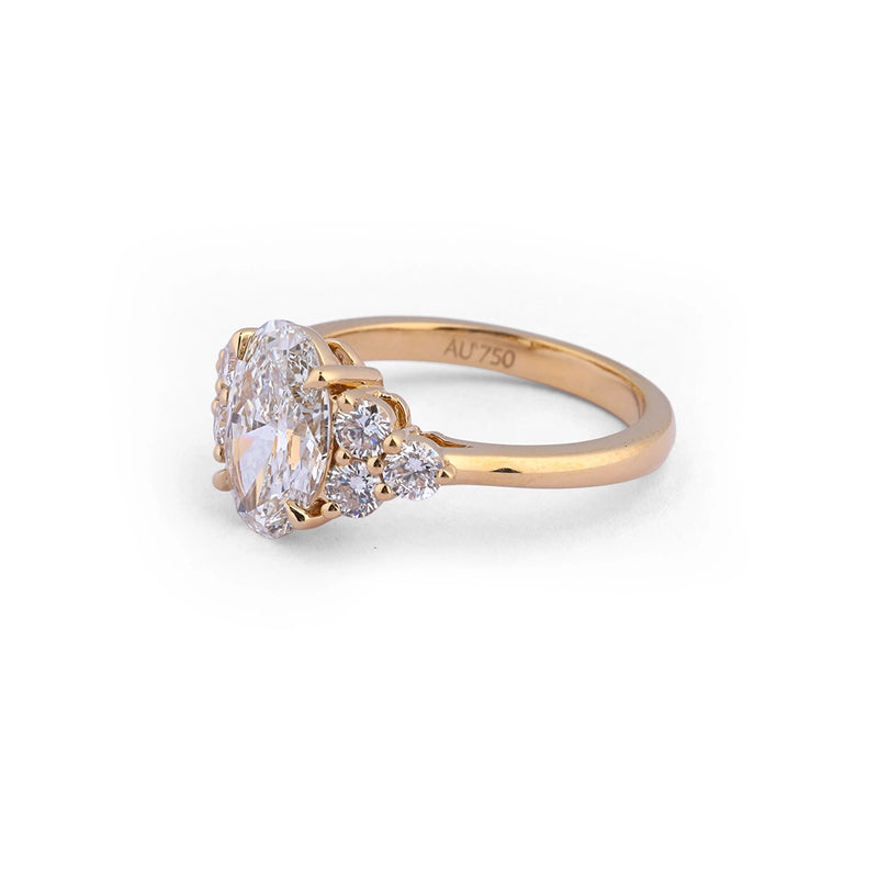 Oval-centre lab-grown diamond ring with round side accents - design VLR-1916