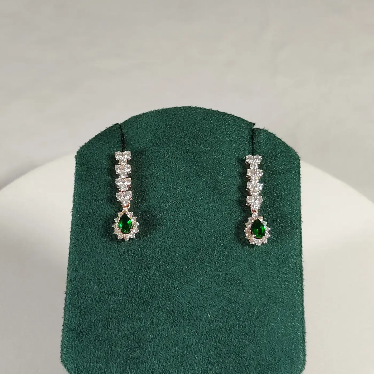 1040 Earring
