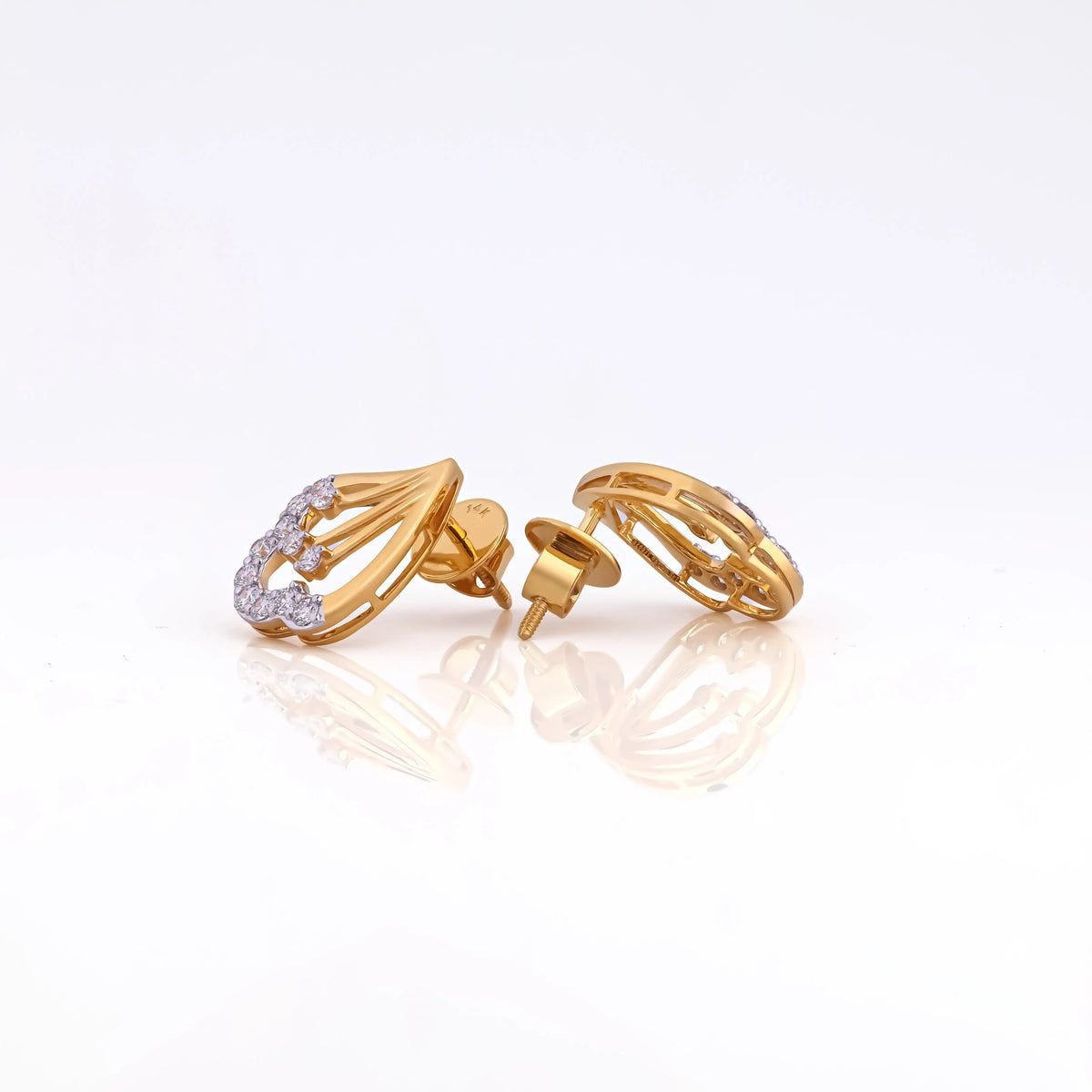 Serein Openwork Leaf Pavé Diamond Stud Earrings