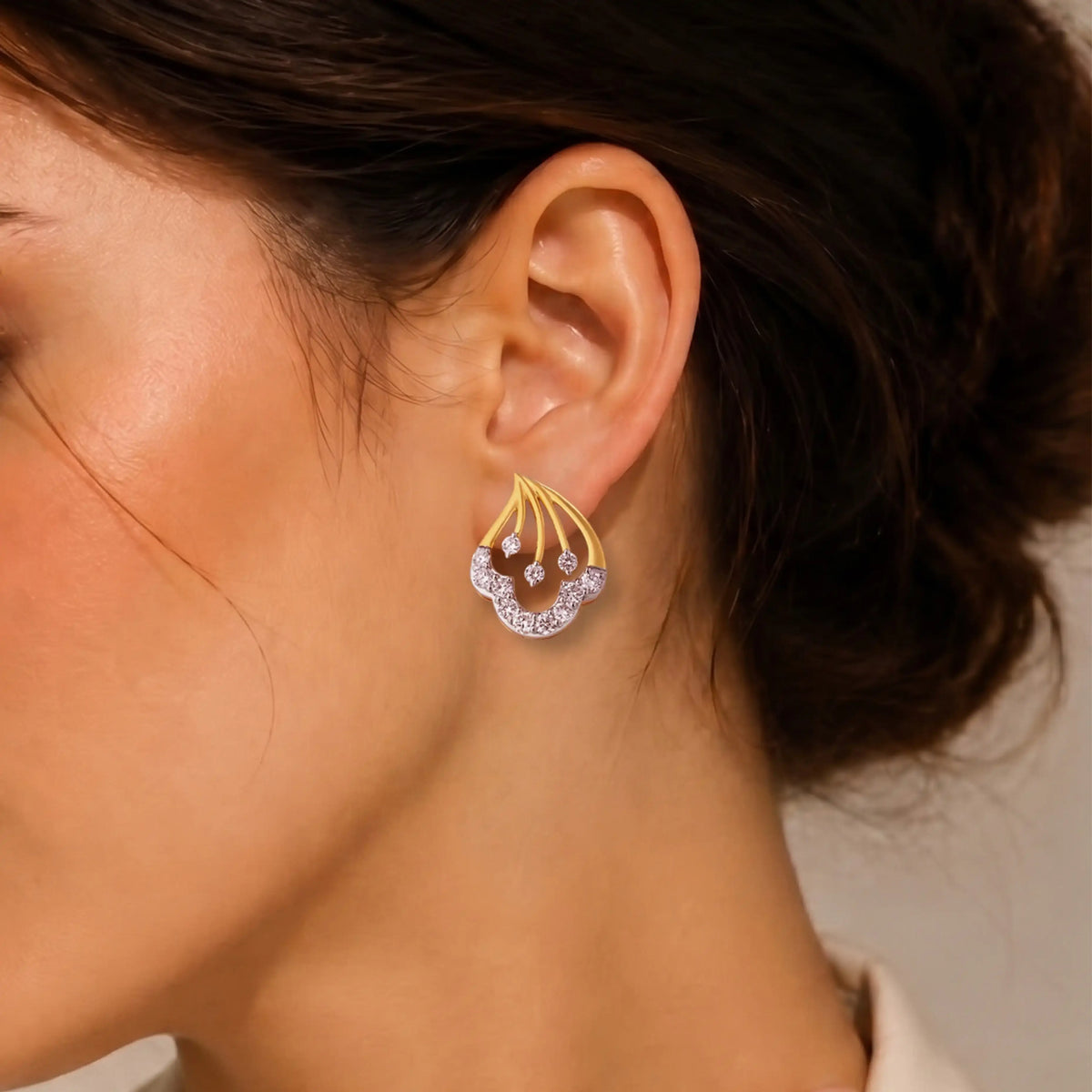 Serein Openwork Leaf Pavé Diamond Stud Earrings